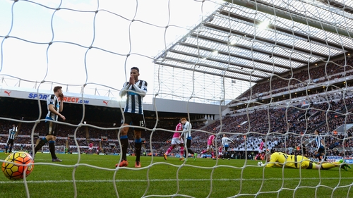 Newcastle's Jamaal Lascelles (c) reacts as Rob Elliott is beaten for Bournemouth's first goal