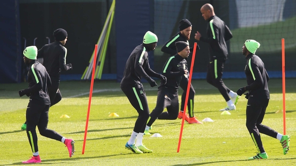 Yaya Toure (C) trains with the City squad earlier today