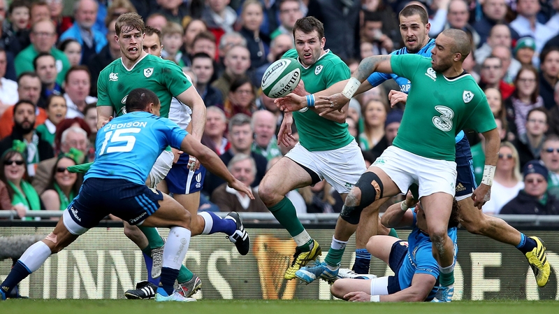 Simon Zebo offloads to Jared Payne