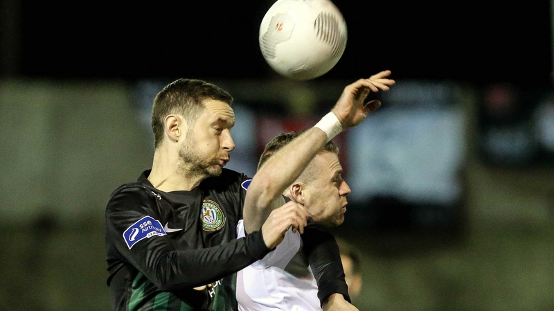 Bray's Alan McNally rises with Ciaran Kilduff of Dundalk