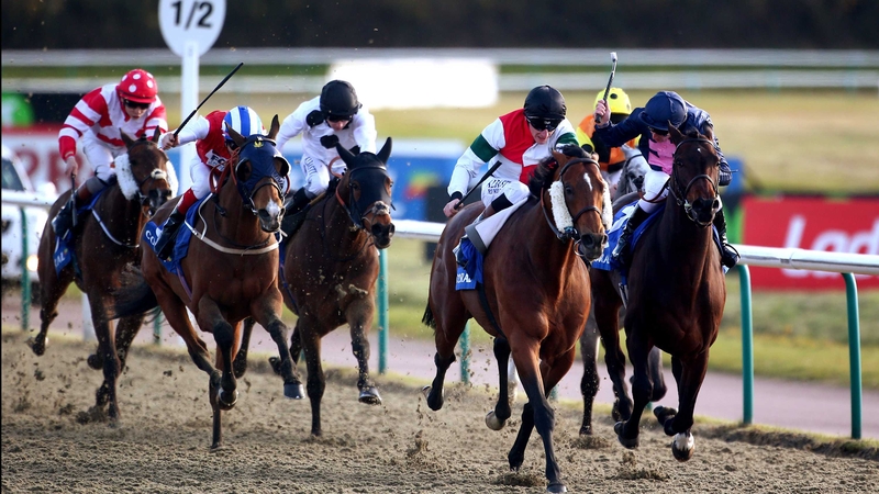 The cheekpieced Grendisar hits the front in the losing stages at Lingfield
