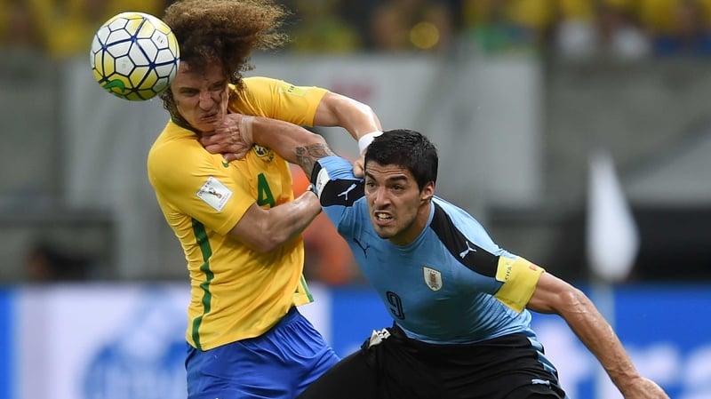 Luis Suarez (R) battles with David Luiz