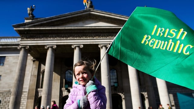Six-year-old Grace Nic Mhathúna awaiting the parade