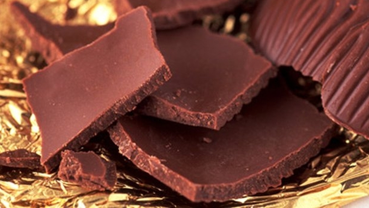 How much chocolate do we eat and what do we spend on it?
