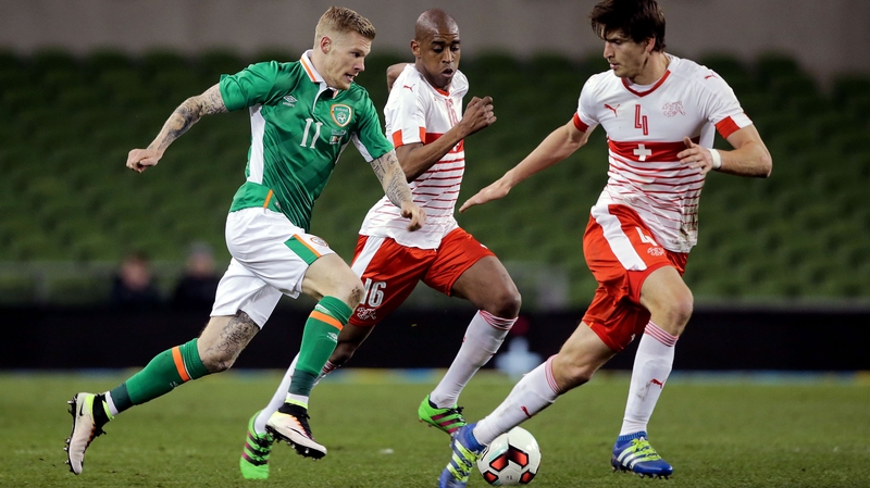 Ireland's James McClean with Gelson Fernandes and Timm Klose of Switzerland