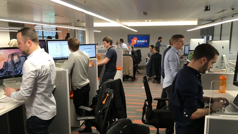 Breis is 300 post á gcruthú ag Hubspot