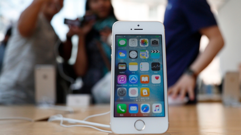 Apple clearly thinks it is now time to at least revive the option of a smaller screen handset