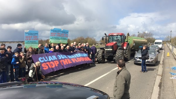 Farmers want the NPWS to dredge the river to prevent flooding