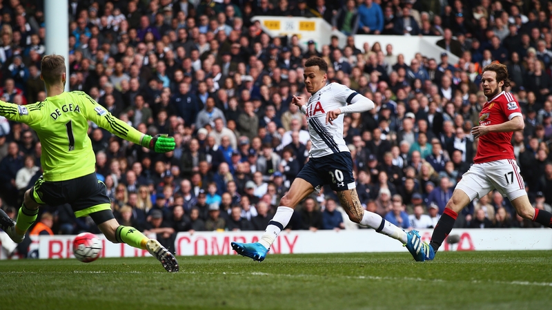 Dele Alli of Tottenham Hotspur scores their first goal past David De Gea of Manchester United
