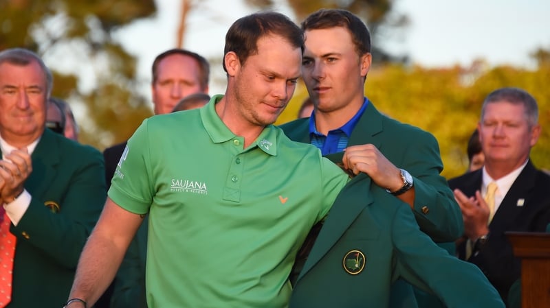 Jordan Spieth presents champion Danny Willett with the Green Jacket