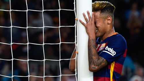 Neymar takes his anguish out on the goalpost