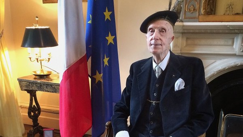 Captain Sir John Leslie Bt passed away in his sleep this morning