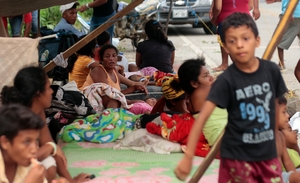 People prepare shelters in Chone
