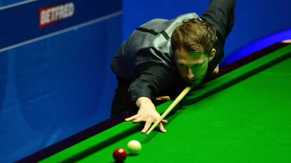 Judd Trump trails Dung Junhui after the first session