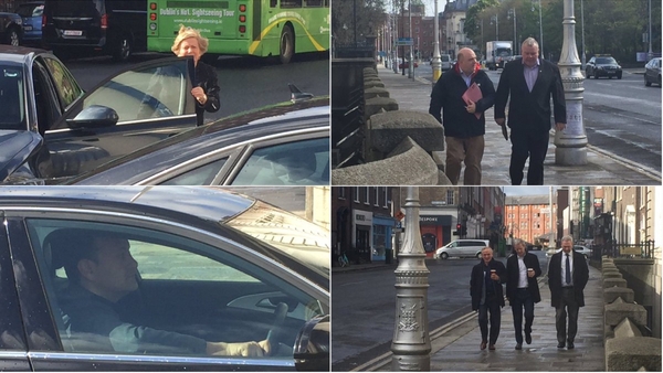 Fine Gael are holding talks with two groupings of Independents - the Independent Alliance and the Rural Alliance
