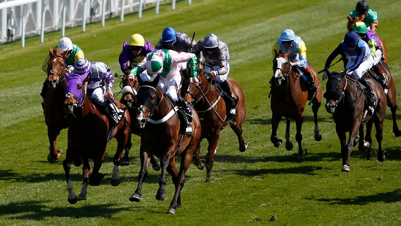 No Heretic (Pink and green, centre) wins the Chester Cup after a photo-finish