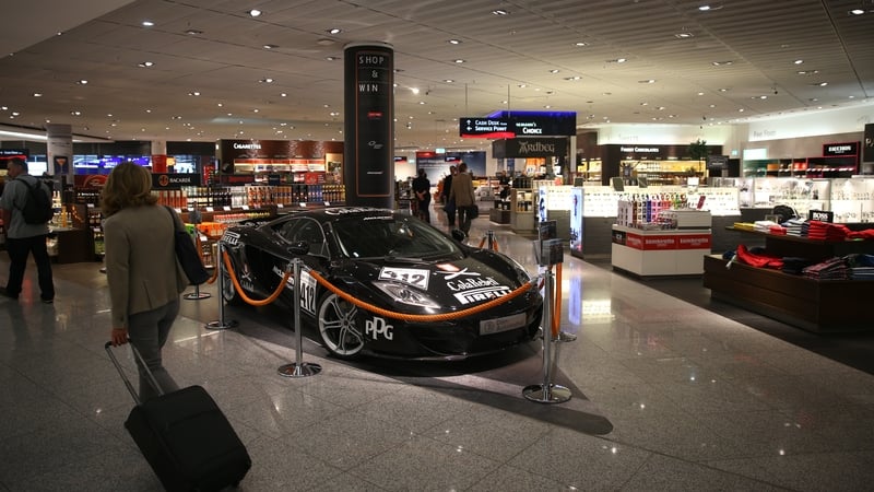 Passengers can take a picture of a sign at Frankfurt airport and have it translated into Chinese