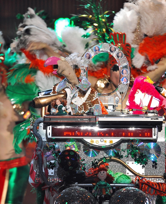 Dustin the Turkey, which failed to qualify in 2008, feathers were the accessory of the day!
