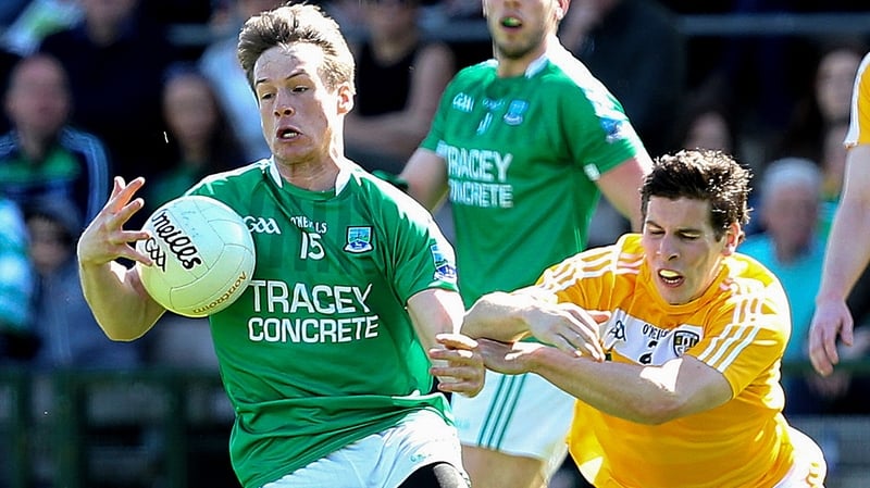 Tomás Corrigan (L) evades Kevin O'Boyle