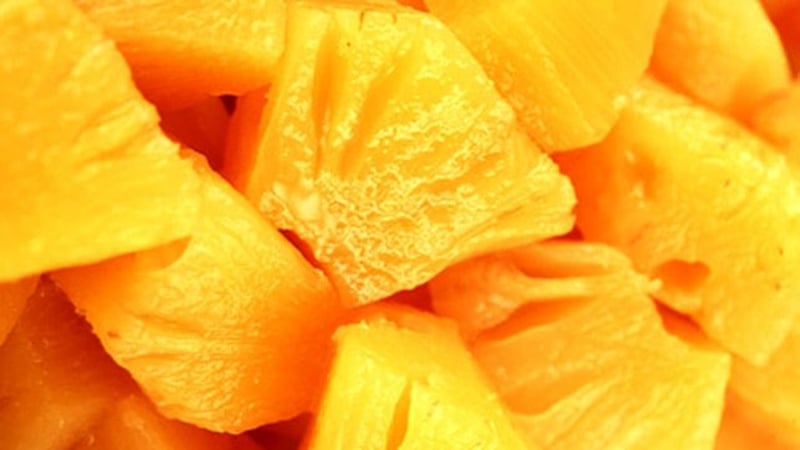 Tropical Fruit Salad: delicious, healthy and refreshing.