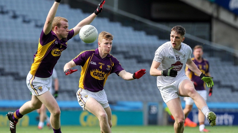 Neil Flynn gets a shot away for Kildare