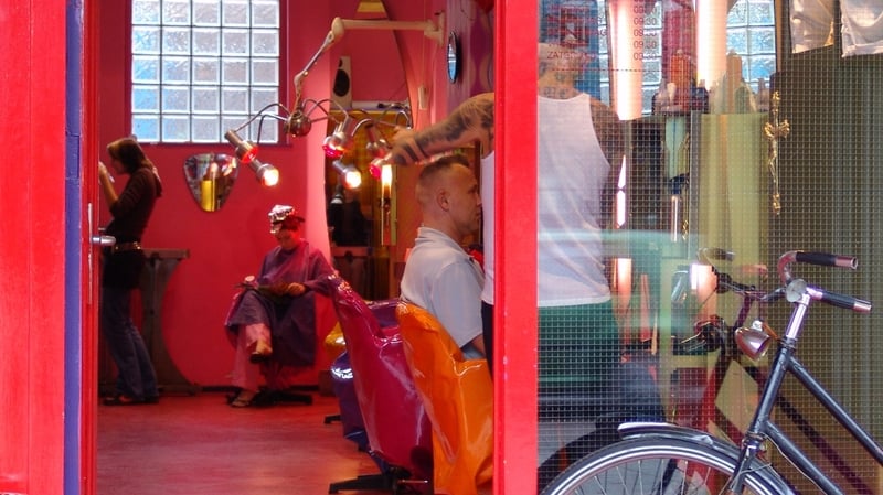 Oooh... shiny, new salon