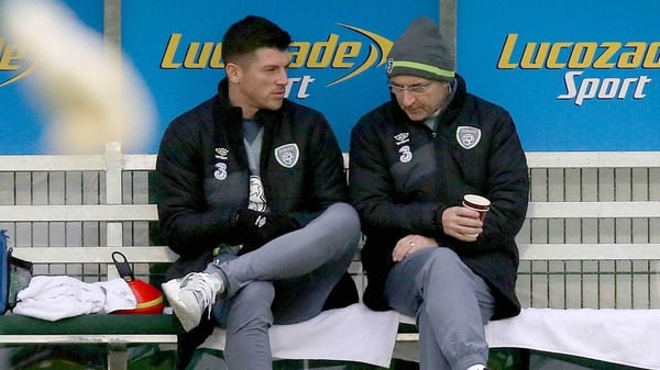 Keiren Westwood and Martin O'Neill talk during Ireland squad training last November