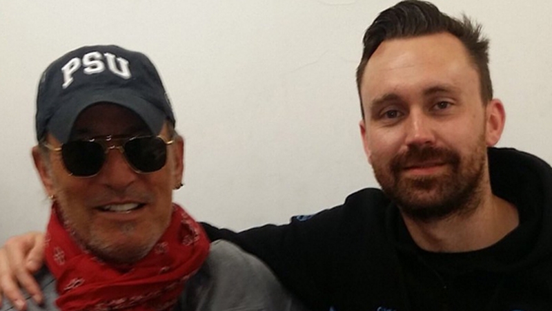 Springsteen with FLYEfit gym manager Lee Dennis Photo: FLYEfit, Twitter