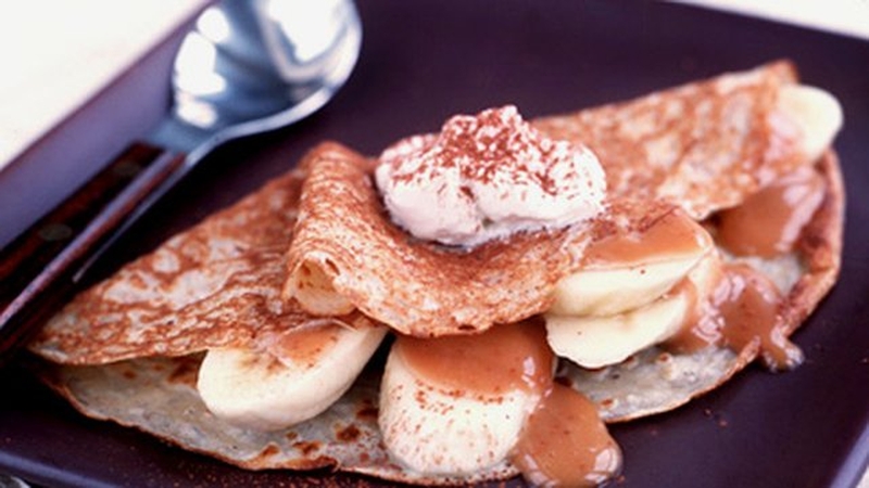 Here's a great idea for a delicious brunch this Saturday: American Style Pancakes with Banoffi, Blueberry and Cinnamon and Apple variations!