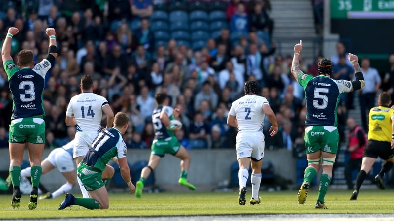 Tiernan O'Halloran sprints clear for the opening Connacht try