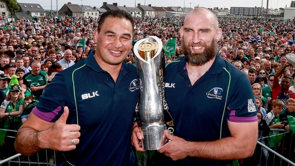 Head coach Pat Lam and John Muldoon with the Pro12 trophy