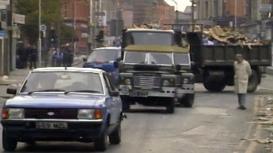 Army Clear Rubbish From Moore Street (1986)