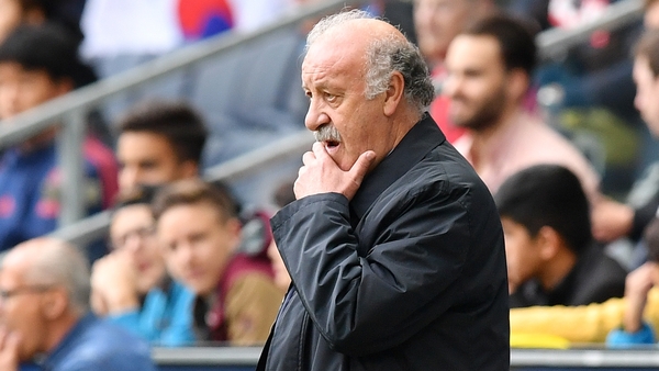 Del Bosque says Spain feel a responsibility to defend their European titles