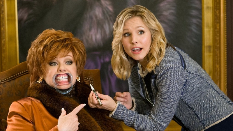 Melissa McCarthy and Kristen Bell in The Boss