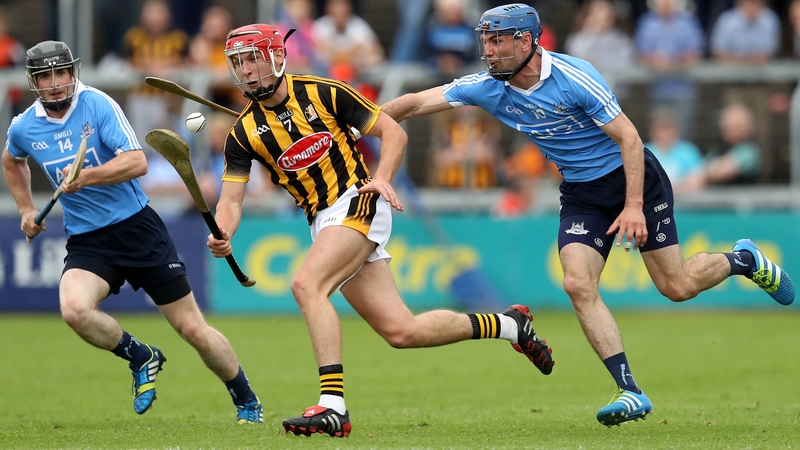 Cillian Buckley gets away from Daire Plunkett
