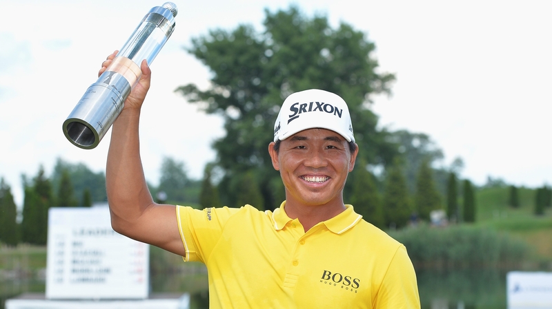 Wu Ashun lifts the trophy