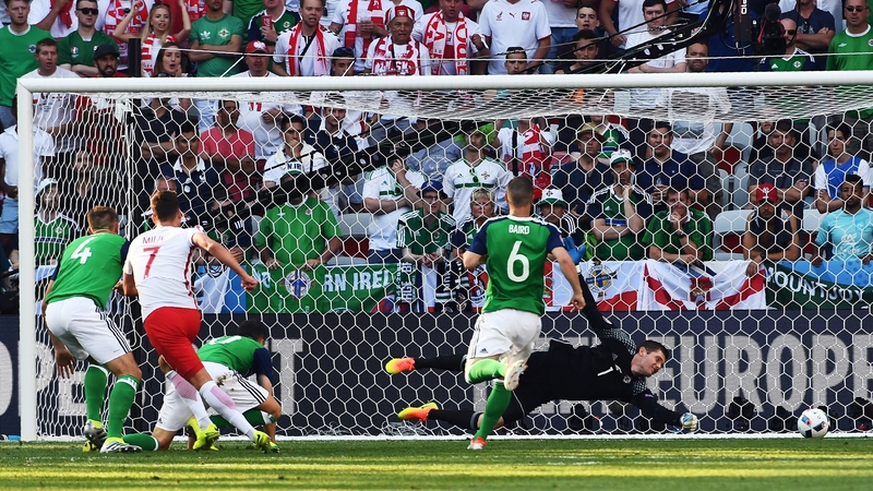 Arkadiusz Milik scores the game's only goal