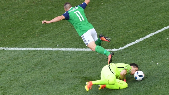 Conor Washington might have had the best chance of an equaliser but was denied by the onrushing Szczesny
