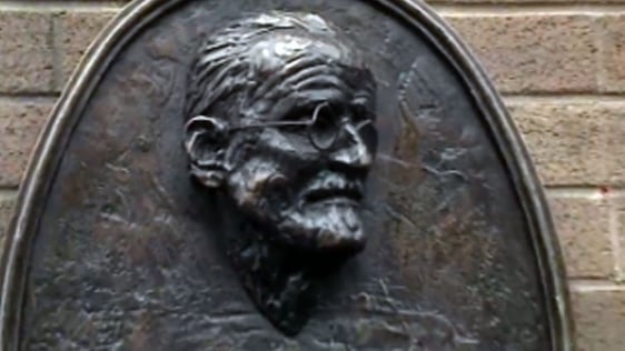 Plaque to James Joyce at No. 7 Eccles St, Dublin (1991)