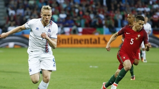 Portugal's Raphael Guerreiro (R) and Iceland's Kolbeinn Sigthorsson