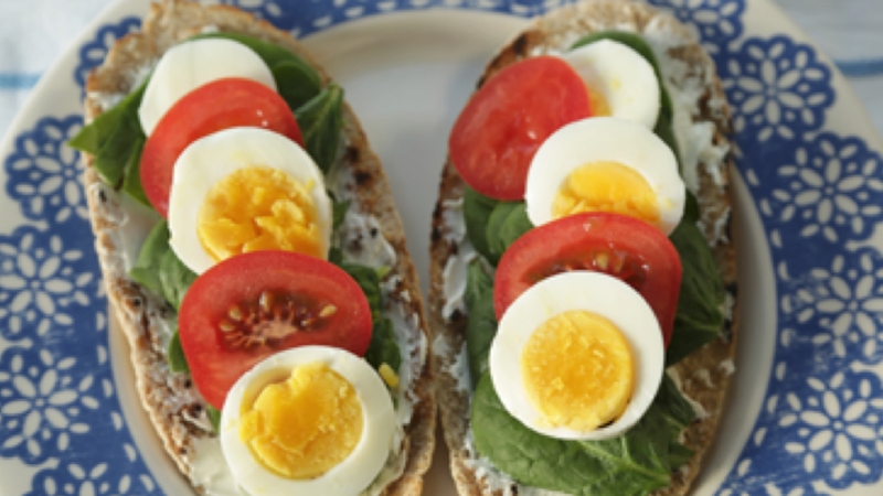 Here is a recipe for a tasty and healthy mediterranean pita.