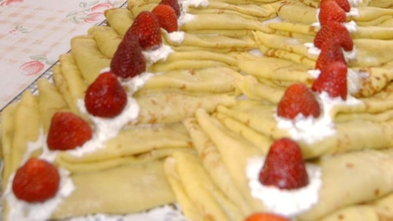 Crêpes Suzette with Strawberries and Cream