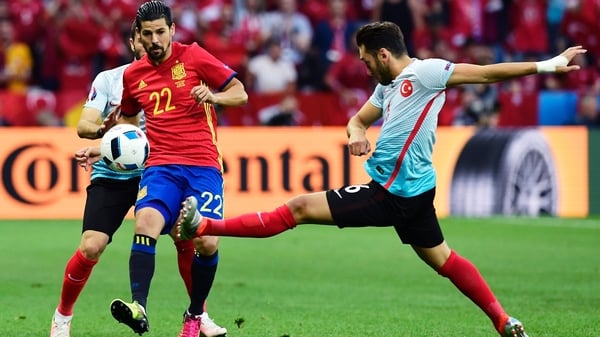 Nolito shoots wide