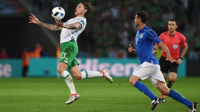 Jeff Hendrick controls the ball