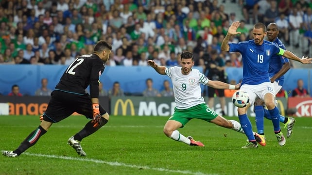 Shane Long just can't get on the end of it