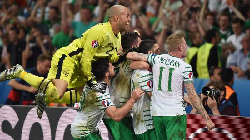The irish players celebrate