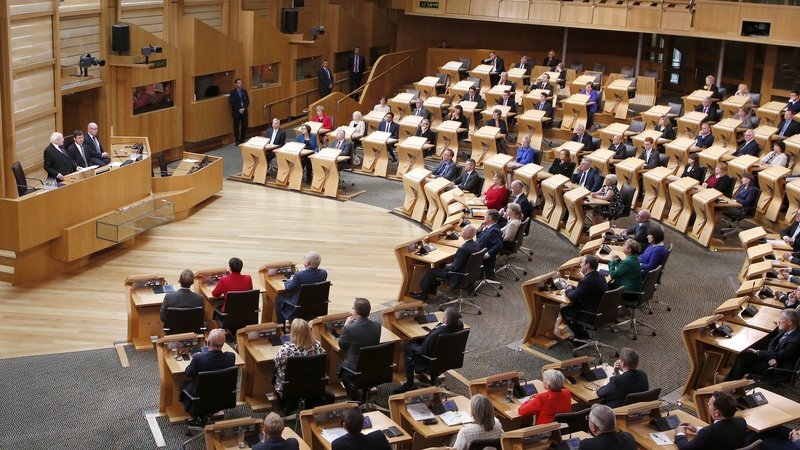 An tUAchtarán Michael D Higgins i mbun óráide i bParlaimint na hAlban in Holyrood, Dhún Éideann inniu