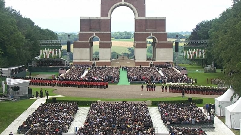 Thiepval na Fraince, áit a bhfuil comóradh 100 Chath an Somme faoi réir inniu