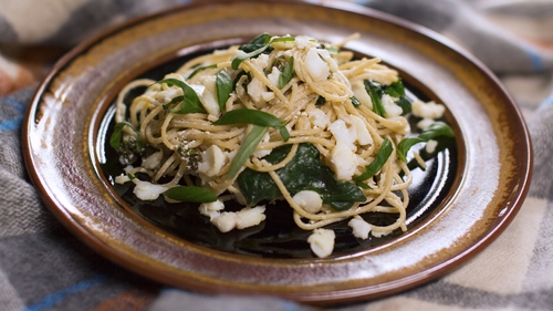 The combination of white fish and spinach gives for a particularly healthy offering. Watch Operation Transformations video tutorial and get cooking!