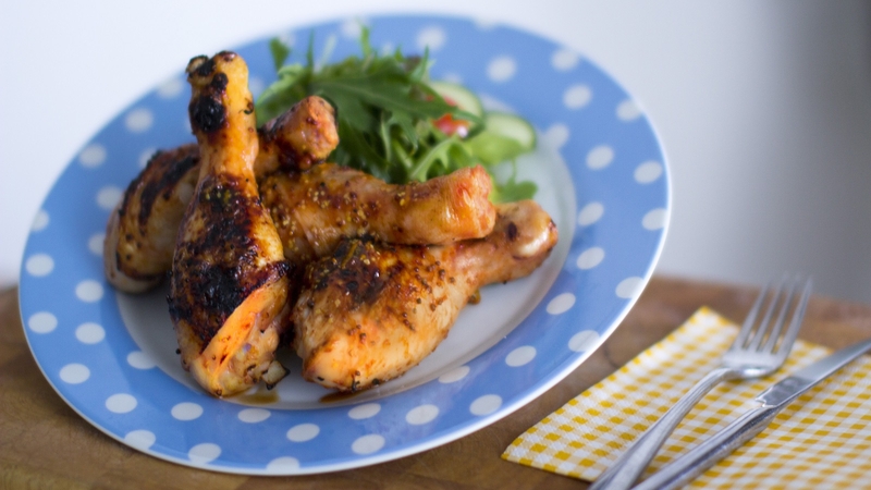This healthy and tasty recipe from Operation Transformation makes 8 chicken drumsticks. Perfect for sharing this Sunday!